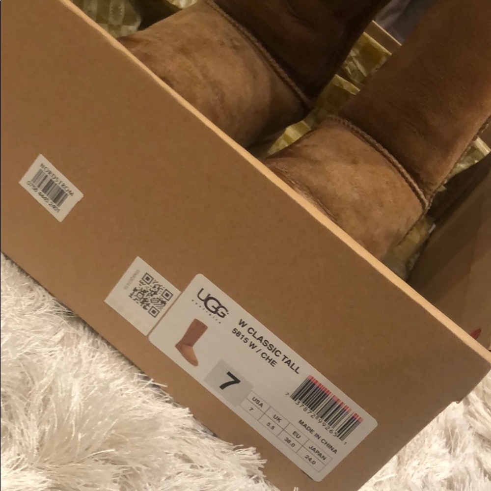 UGG CLASSIC TALL SIZE 7